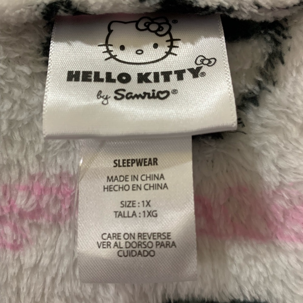 NWT Hello Kitty Robe 1X - Picture 3 of 6